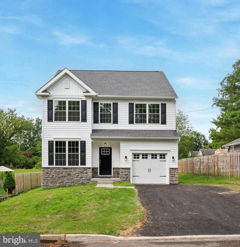 1006 PERSHING BLUE BELL PA 19422