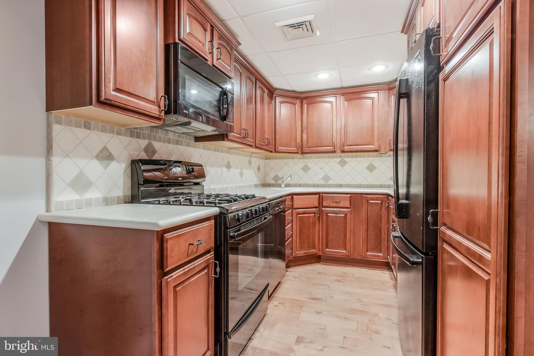 CREEKSIDE VILLAGE - Residential