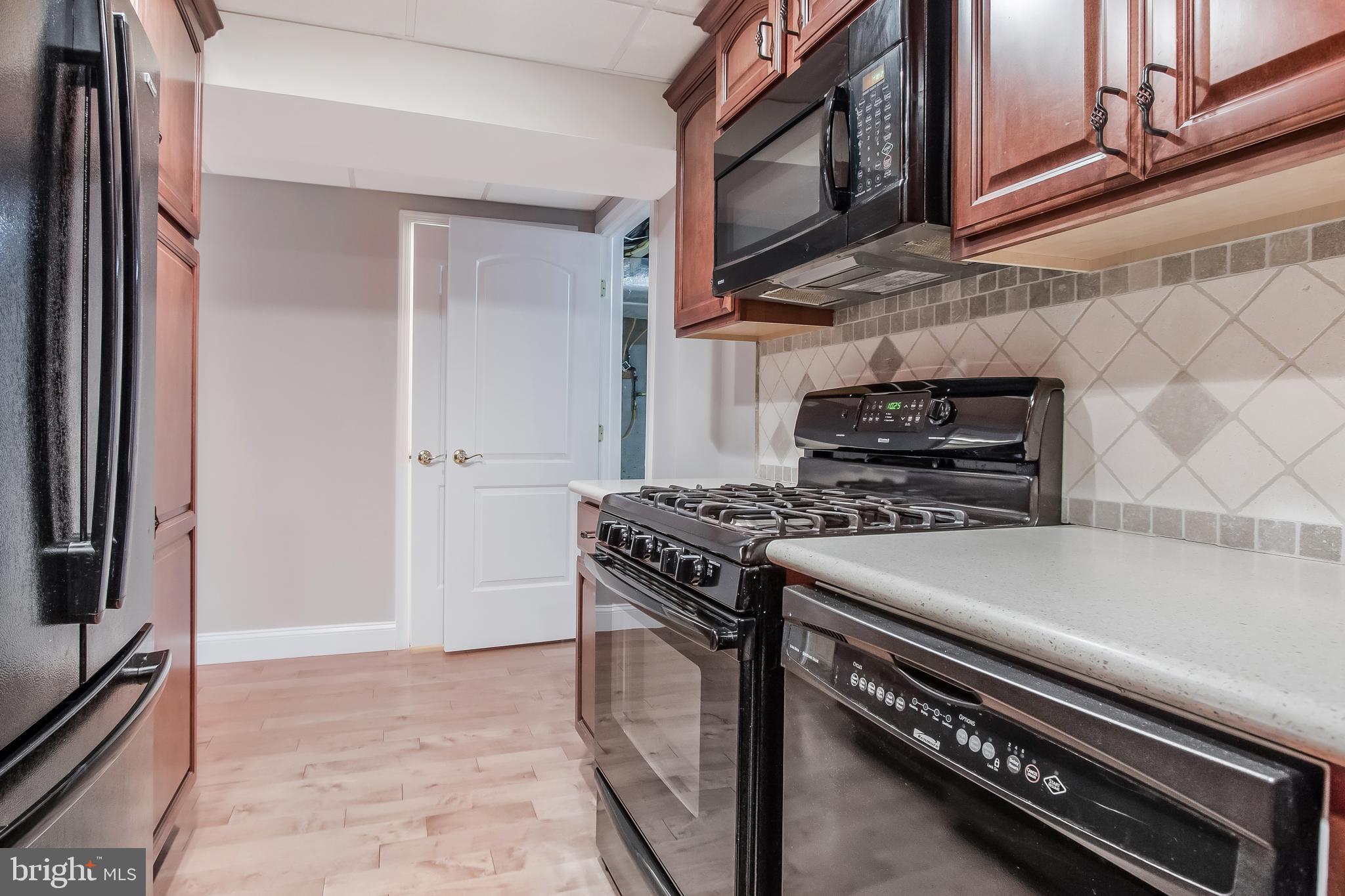 CREEKSIDE VILLAGE - Residential