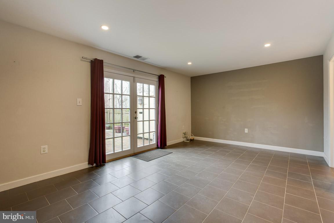 CARDINAL SQUARE - Residential