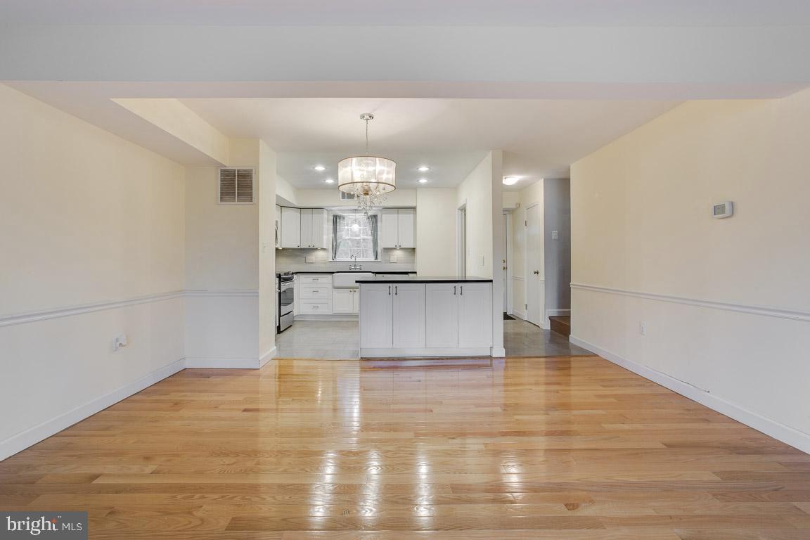 CARDINAL SQUARE - Residential