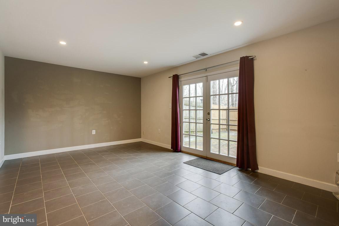 CARDINAL SQUARE - Residential