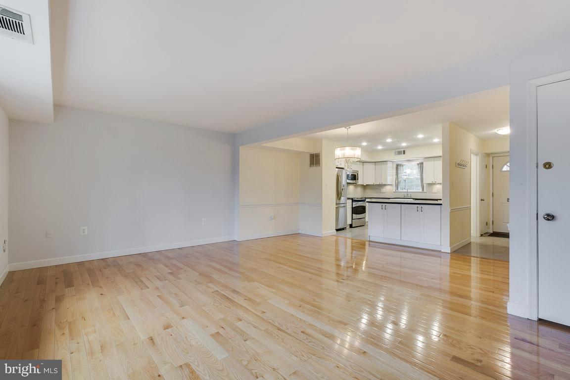 CARDINAL SQUARE - Residential