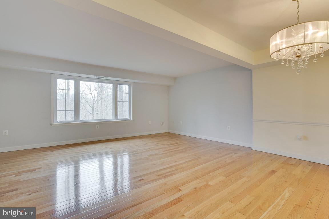 CARDINAL SQUARE - Residential