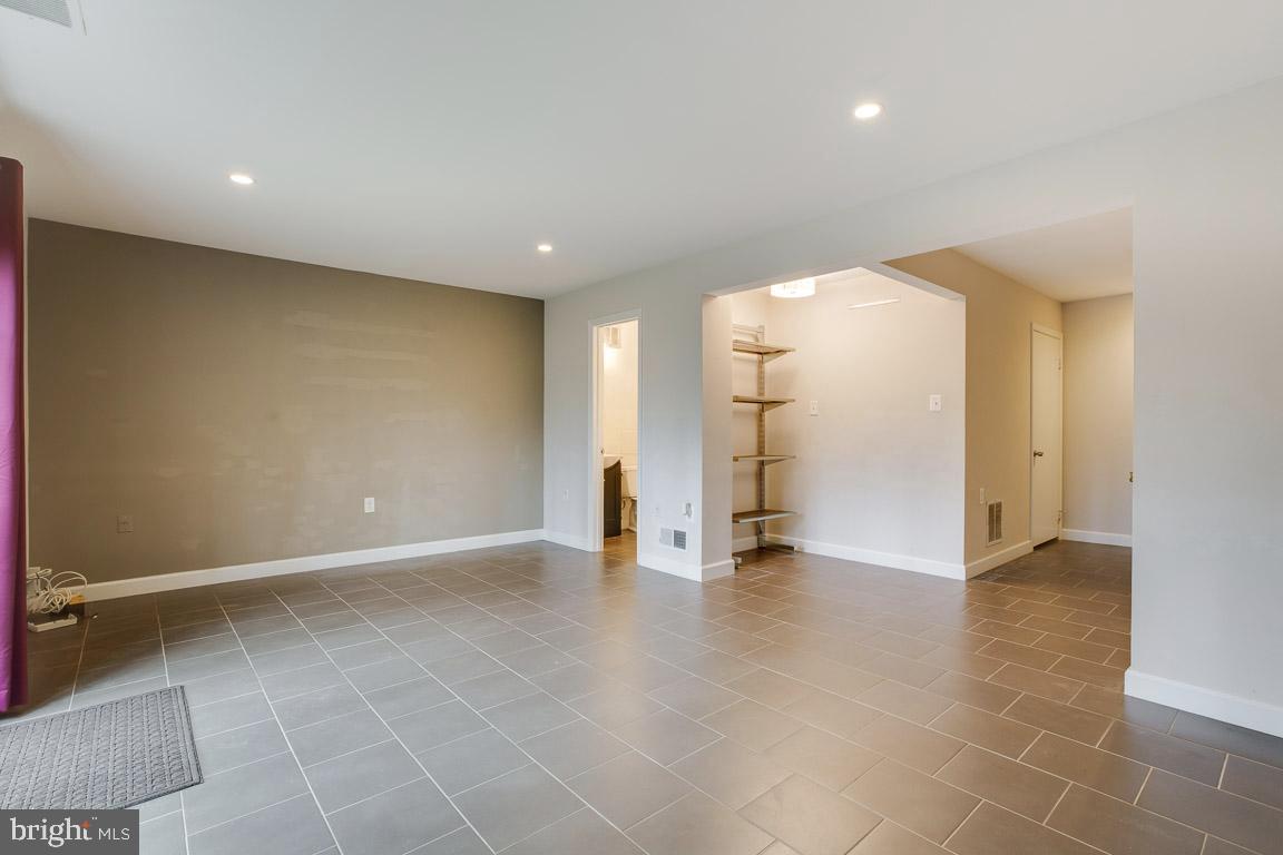 CARDINAL SQUARE - Residential