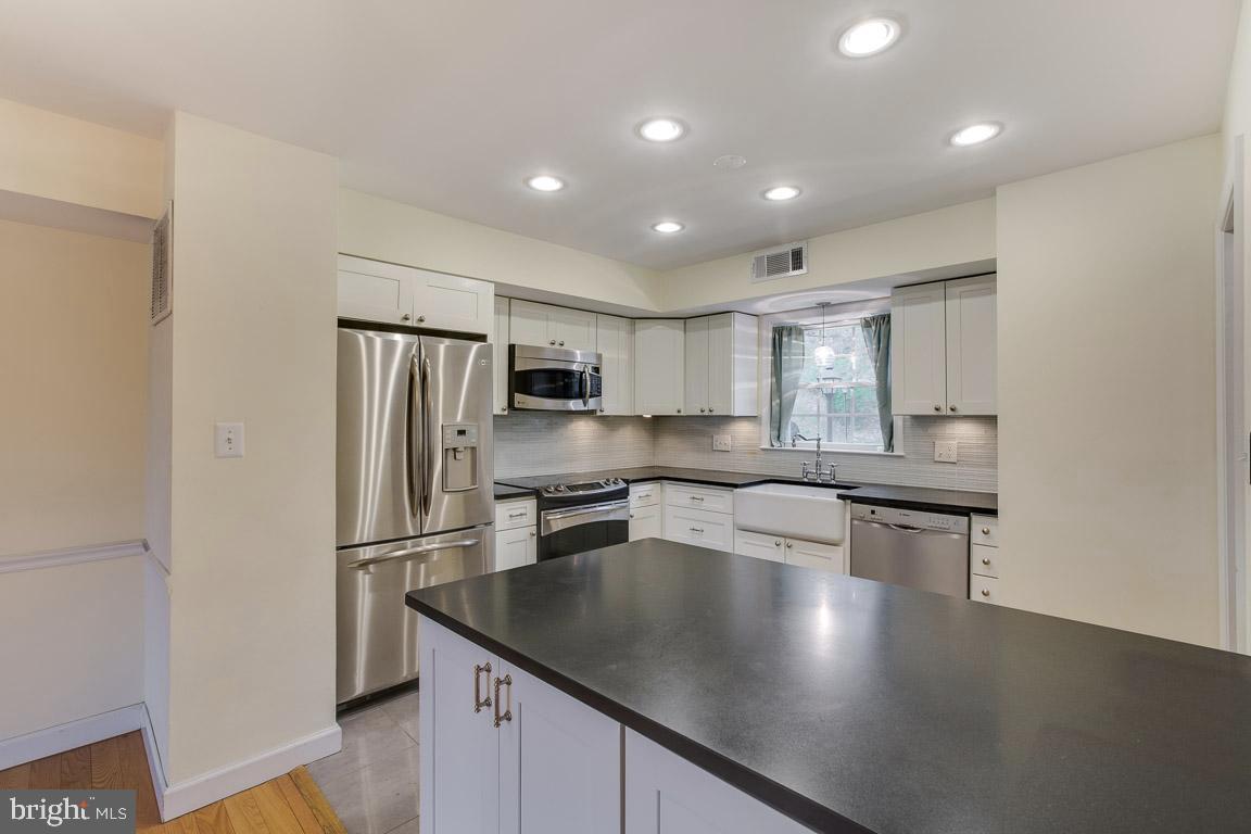 CARDINAL SQUARE - Residential