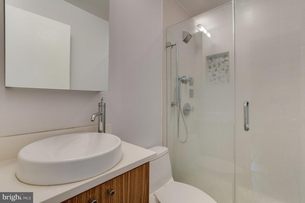 CARDINAL SQUARE - Residential