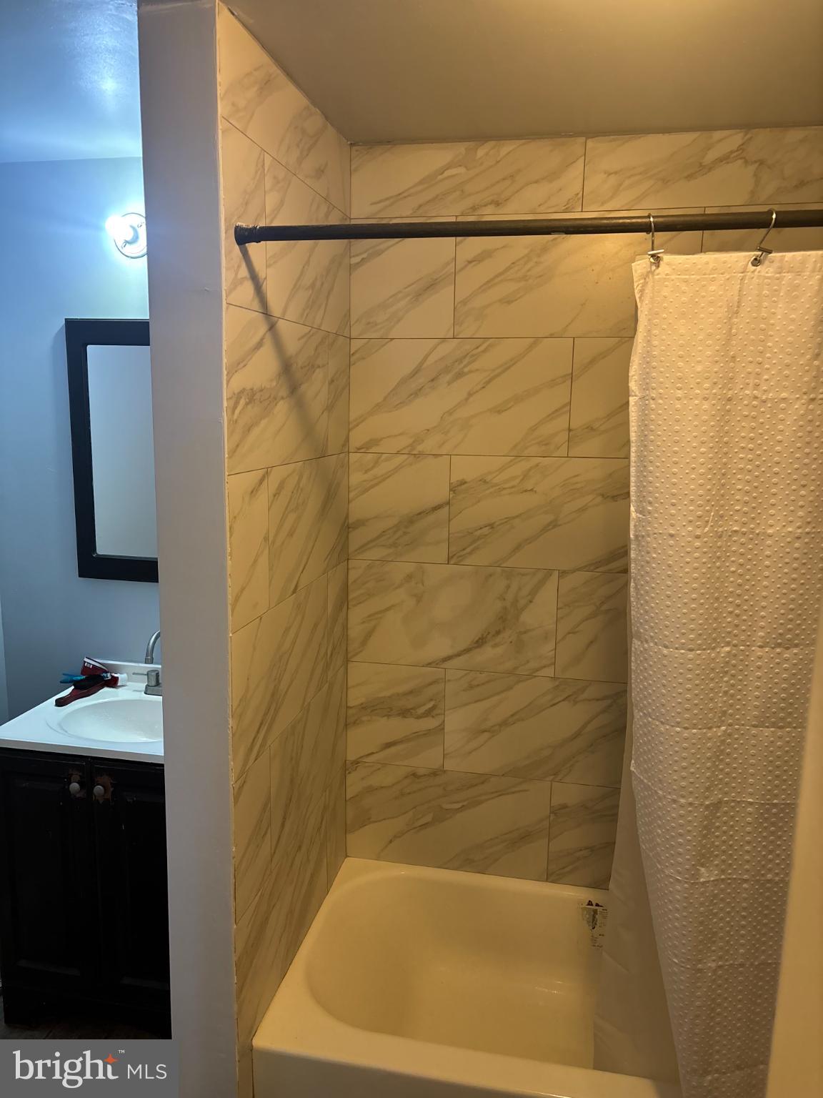 LAKELAND PLACE - Residential Lease