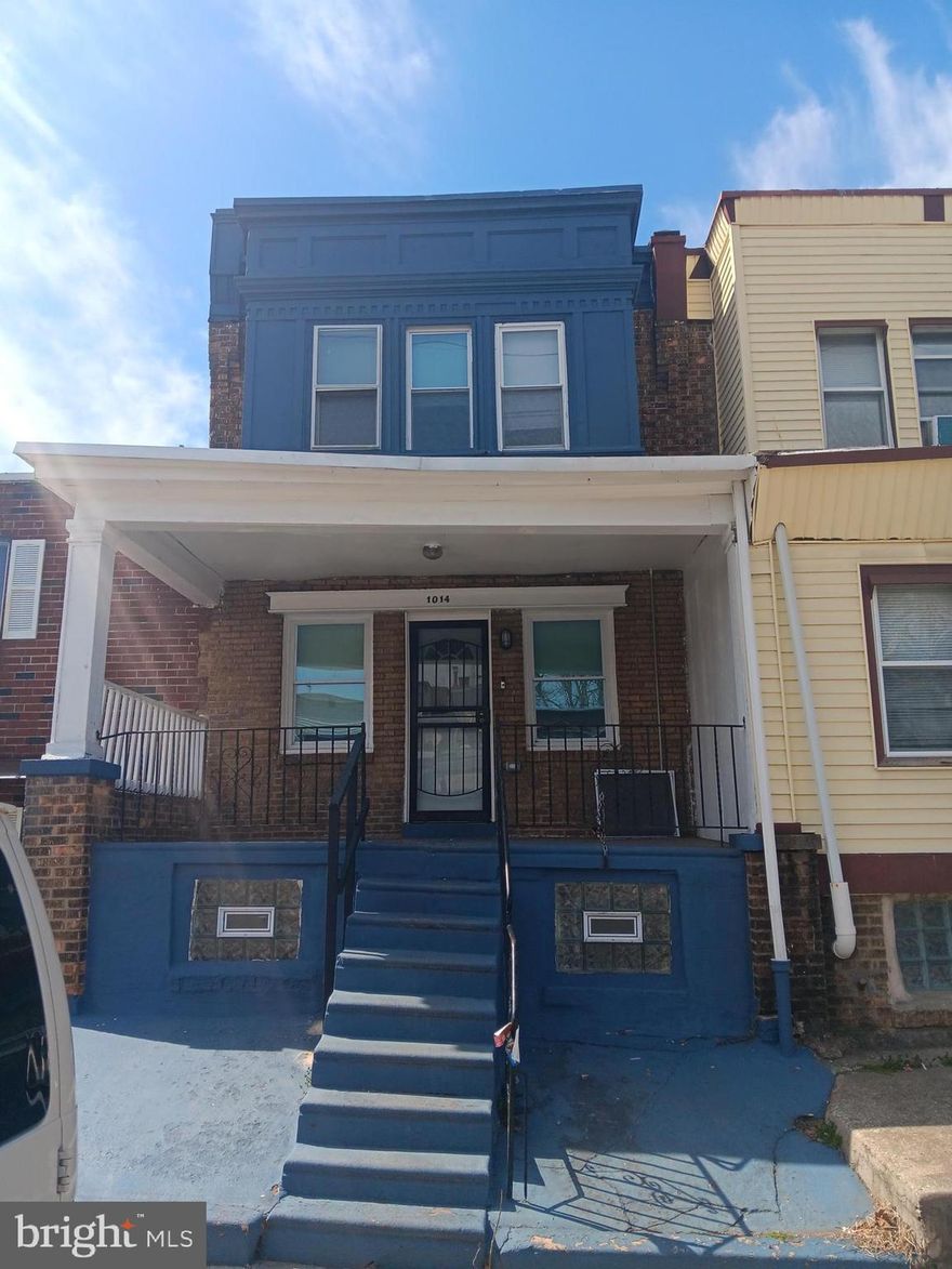 Whether you're an investor or homeowner this three bedroom townhome could be just what your looking for with recently remodeled houses in the neighborhood selling in the low $200's.  A good part of the renovation has already started and is waiting for you to finish it up.  Hurry over and take a look because a deal like this won't last.