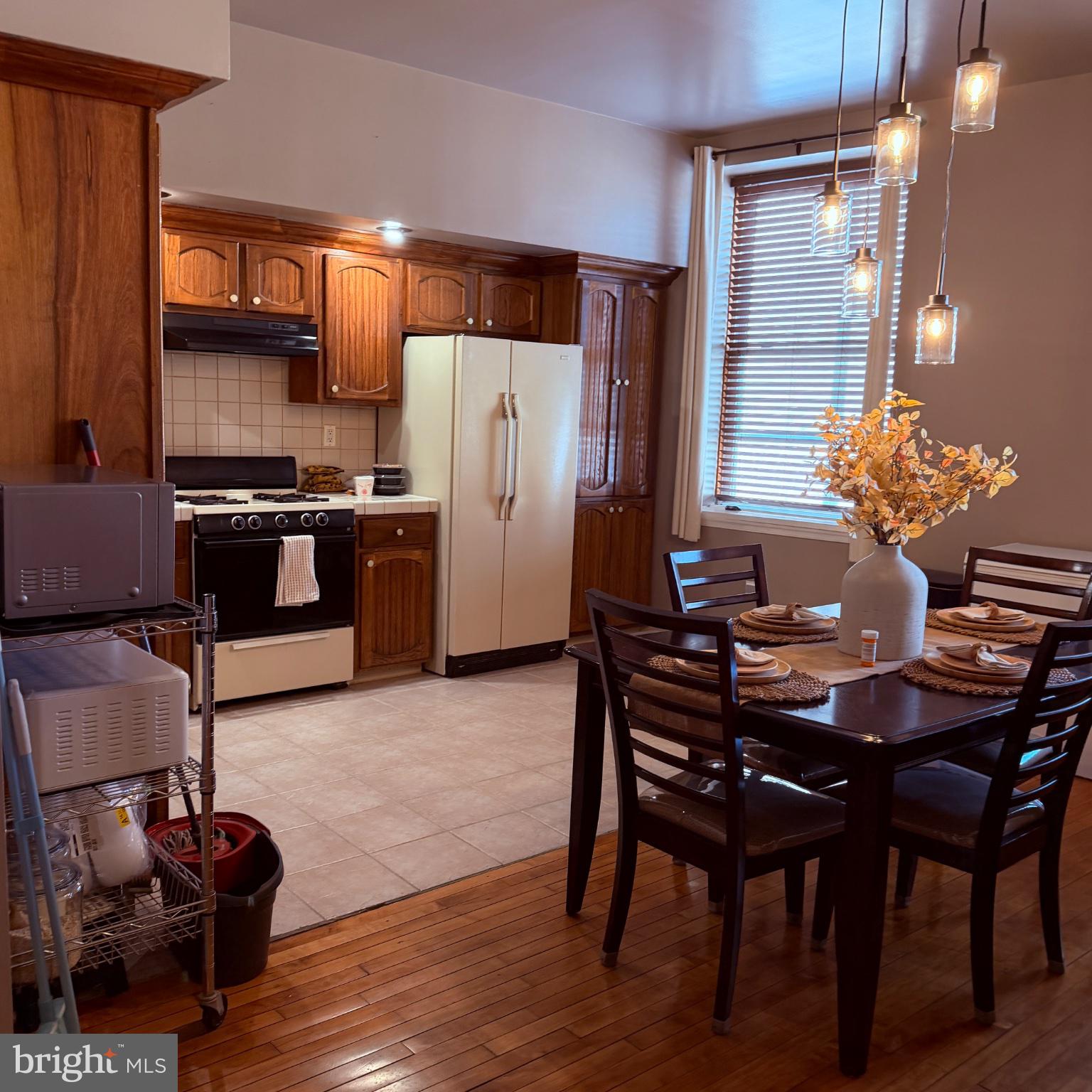 1642-44 RIDGE AVENUE 44