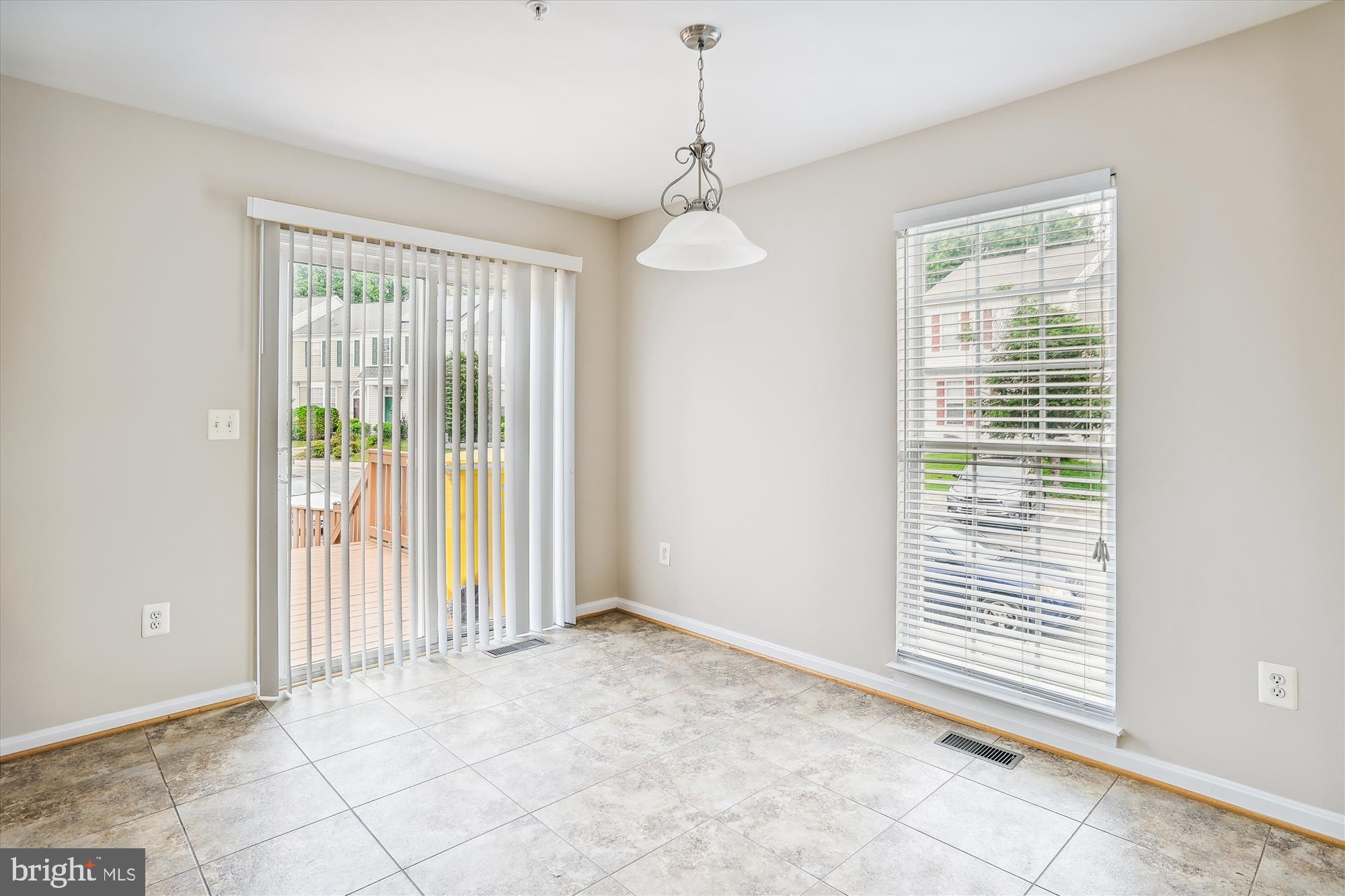 SEVEN OAKS - Residential