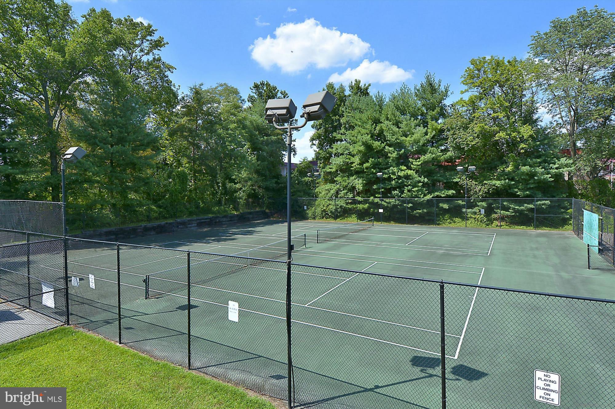 SEVEN OAKS - Residential