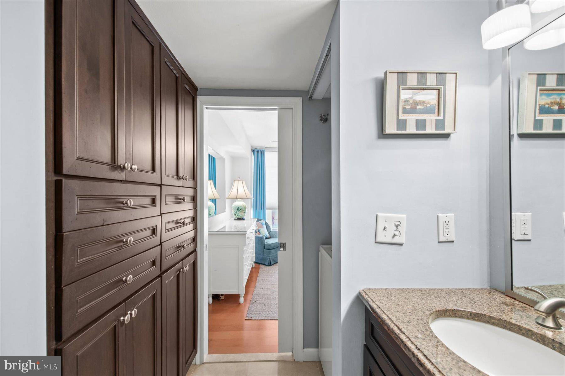 SEA COLONY EAST - Residential