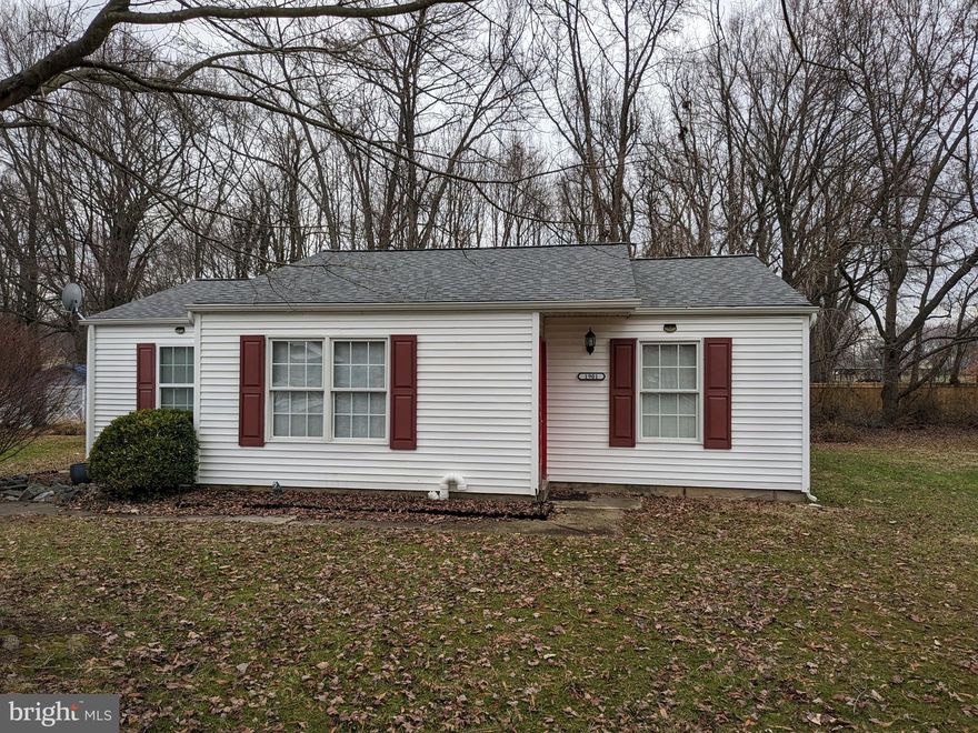 Fantastic opportunity to rent a home on Kent Island - and at a truly unbeatable price. 3 bedrooms, 1 bath, wooden deck, and just minutes from the Bay Bridge. House is located on a quiet cul-de-sac and backs to woods for privacy. Don't miss out on the chance for your new home, schedule a showing now before it rents.