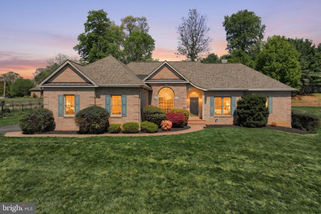 Photo of 2246 Spangler Circle, YORK, PA 17406 (MLS # PAYK2102384)