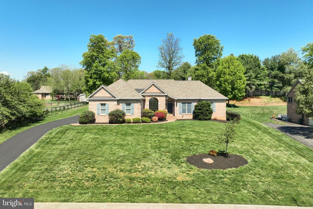 Photo of 2246 Spangler Circle, YORK, PA 17406 (MLS # PAYK2102384)