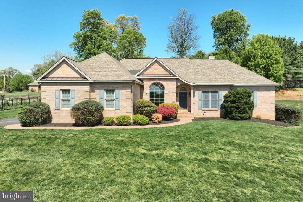 Photo of 2246 Spangler Circle, YORK, PA 17406 (MLS # PAYK2102384)
