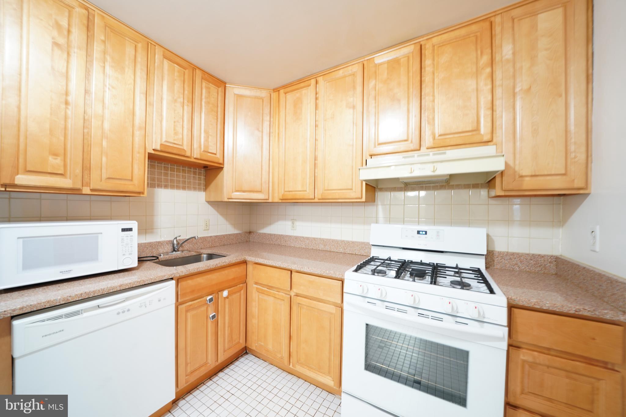 HERITAGE COURT - Residential Lease