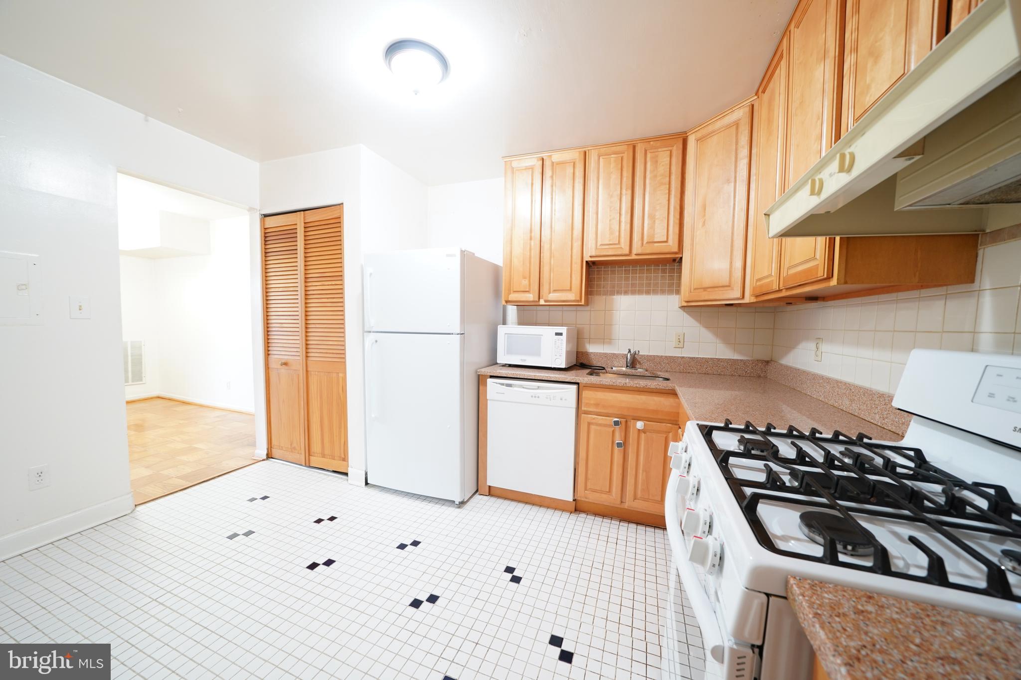 HERITAGE COURT - Residential Lease