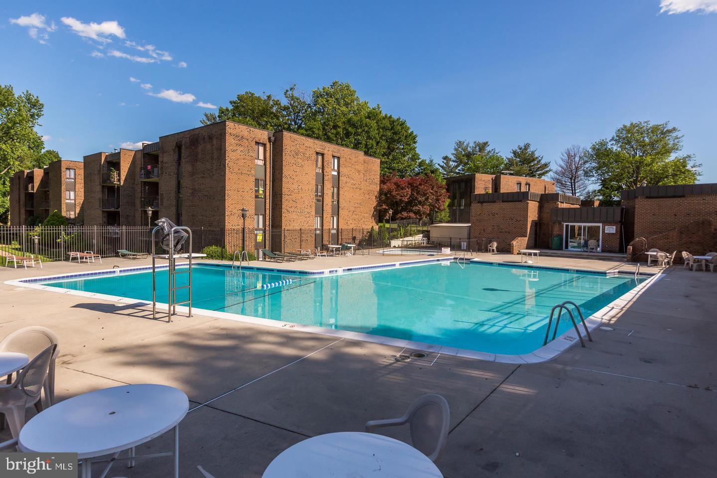 HERITAGE COURT - Residential Lease