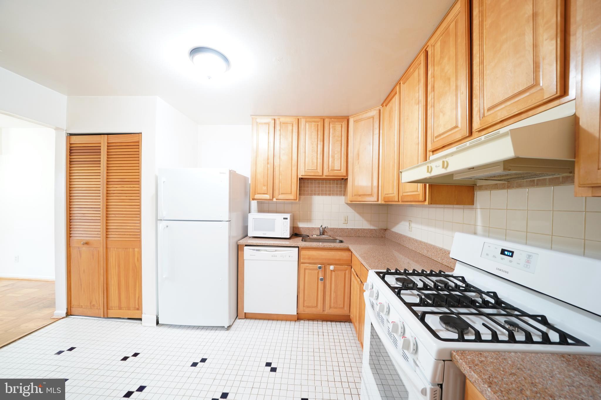 HERITAGE COURT - Residential Lease