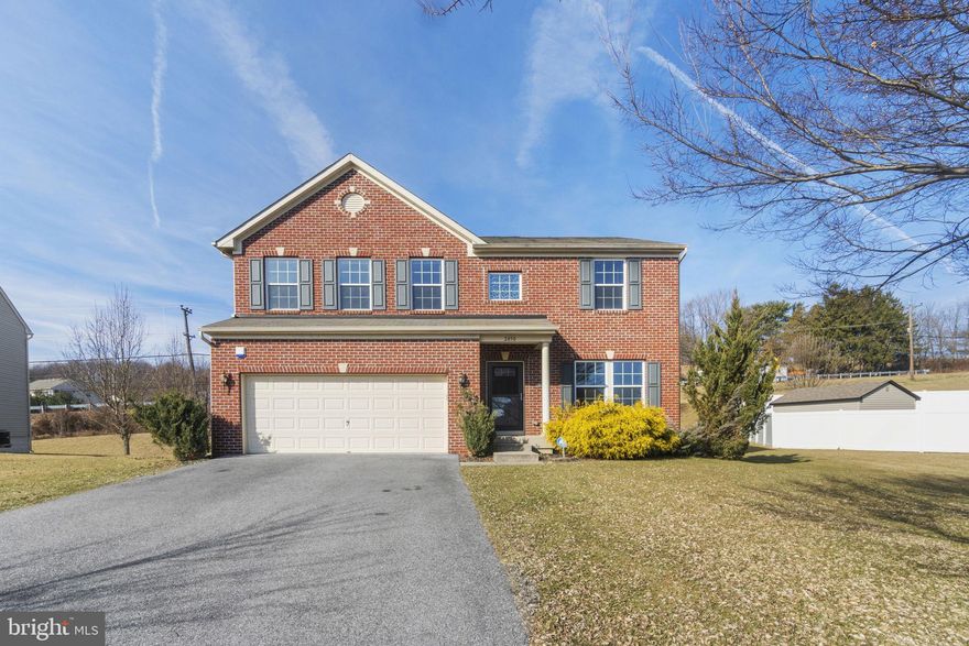 Welcome to 2850 Mahla Ct.. This Four Bedroom Two and One Half Bath Home is waiting for you to call it home. The Main Floor Consists of a Living Room, Dining Area and Family room with Gas Fire place and Large open Kitchen. The Upper level consists of a Large Primary Suite with Luxurious Private Bath with Soaking Tub. Three additional Bedrooms and Full Bath also are located on the upper Level. The finished Lower Level is great for Entertaining with an additional Half Bath a Wet Bar. The home also features a Two Car Garage.