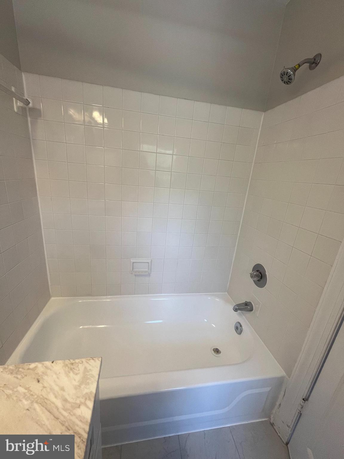 TOBACCO QUAY - Residential Lease