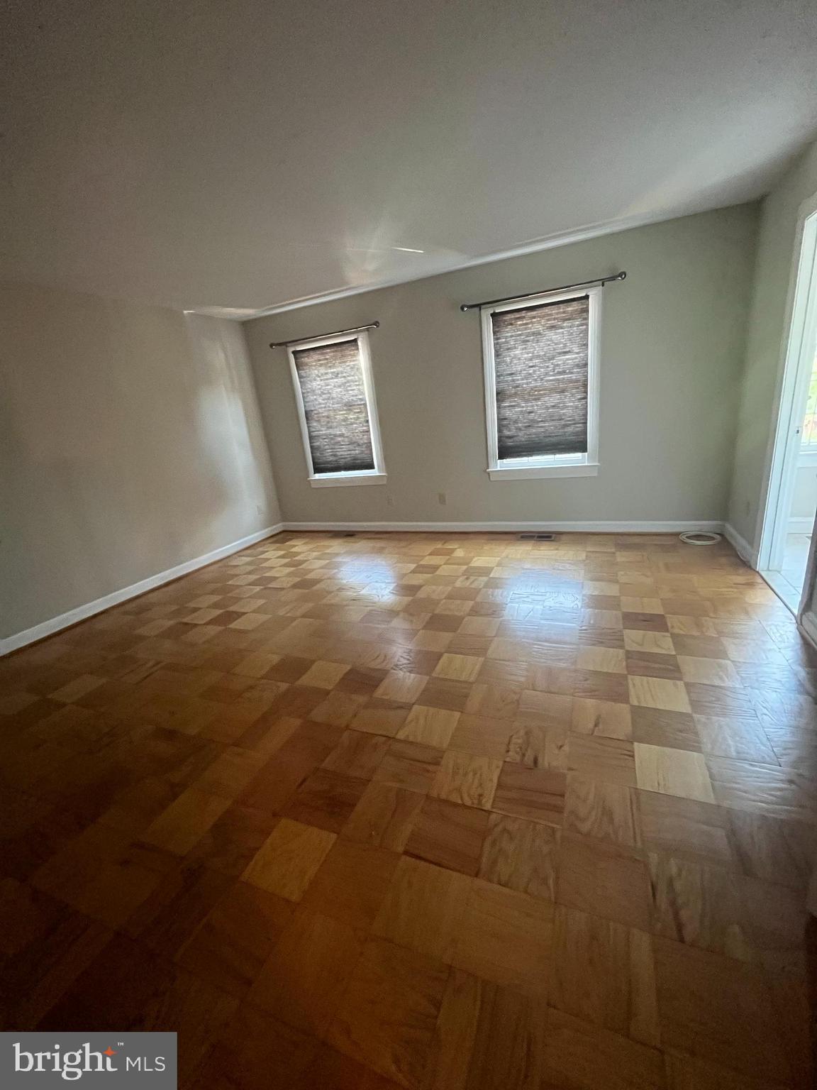 TOBACCO QUAY - Residential Lease