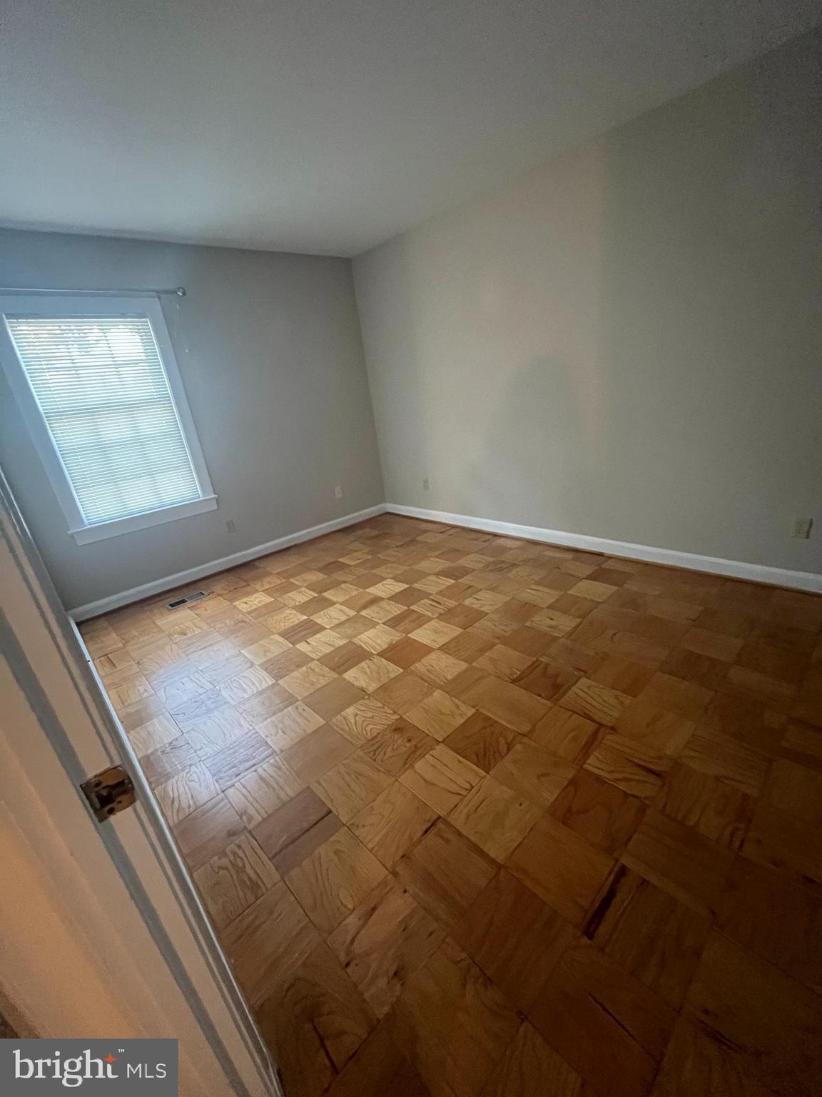 TOBACCO QUAY - Residential Lease