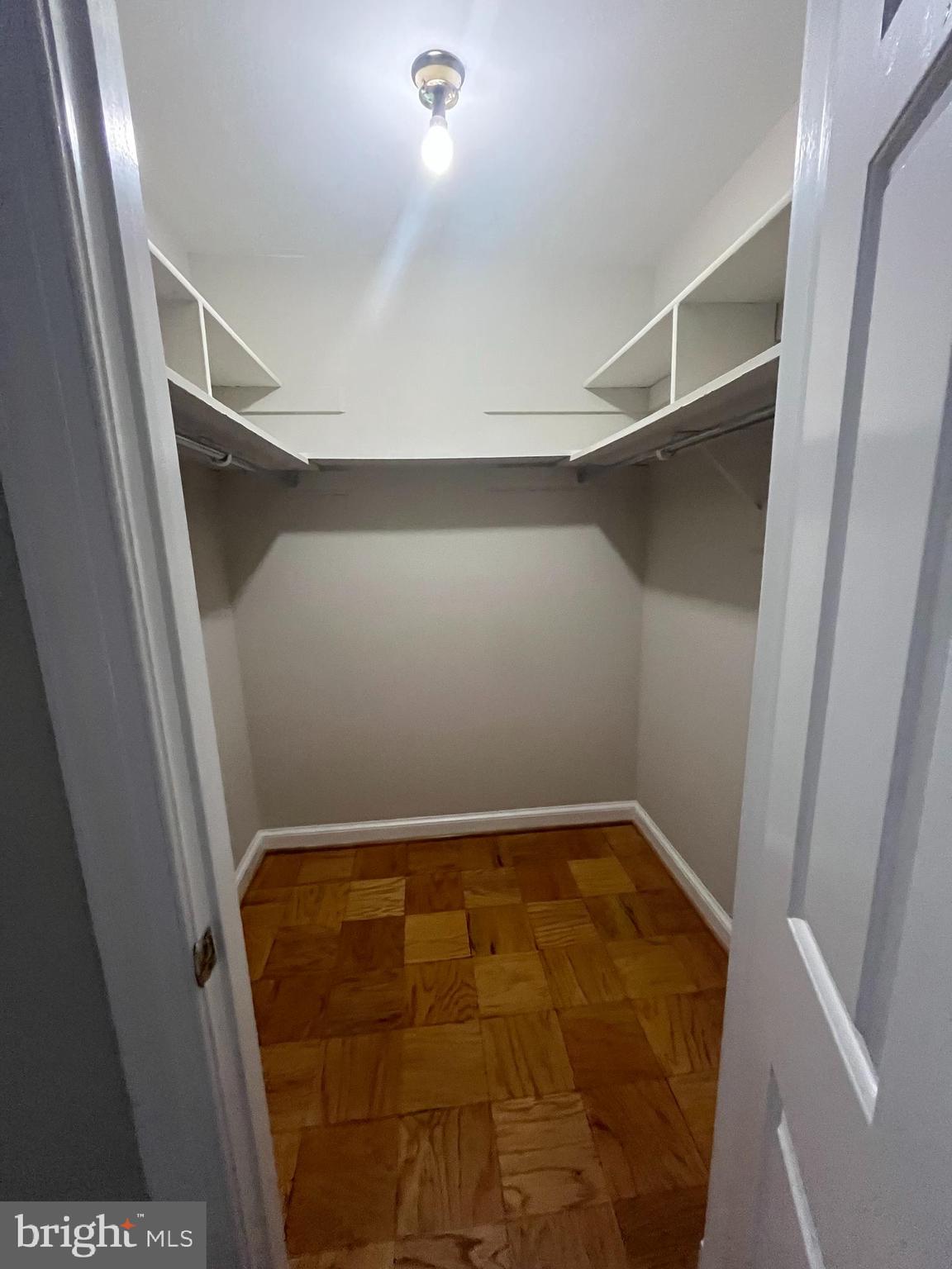 TOBACCO QUAY - Residential Lease