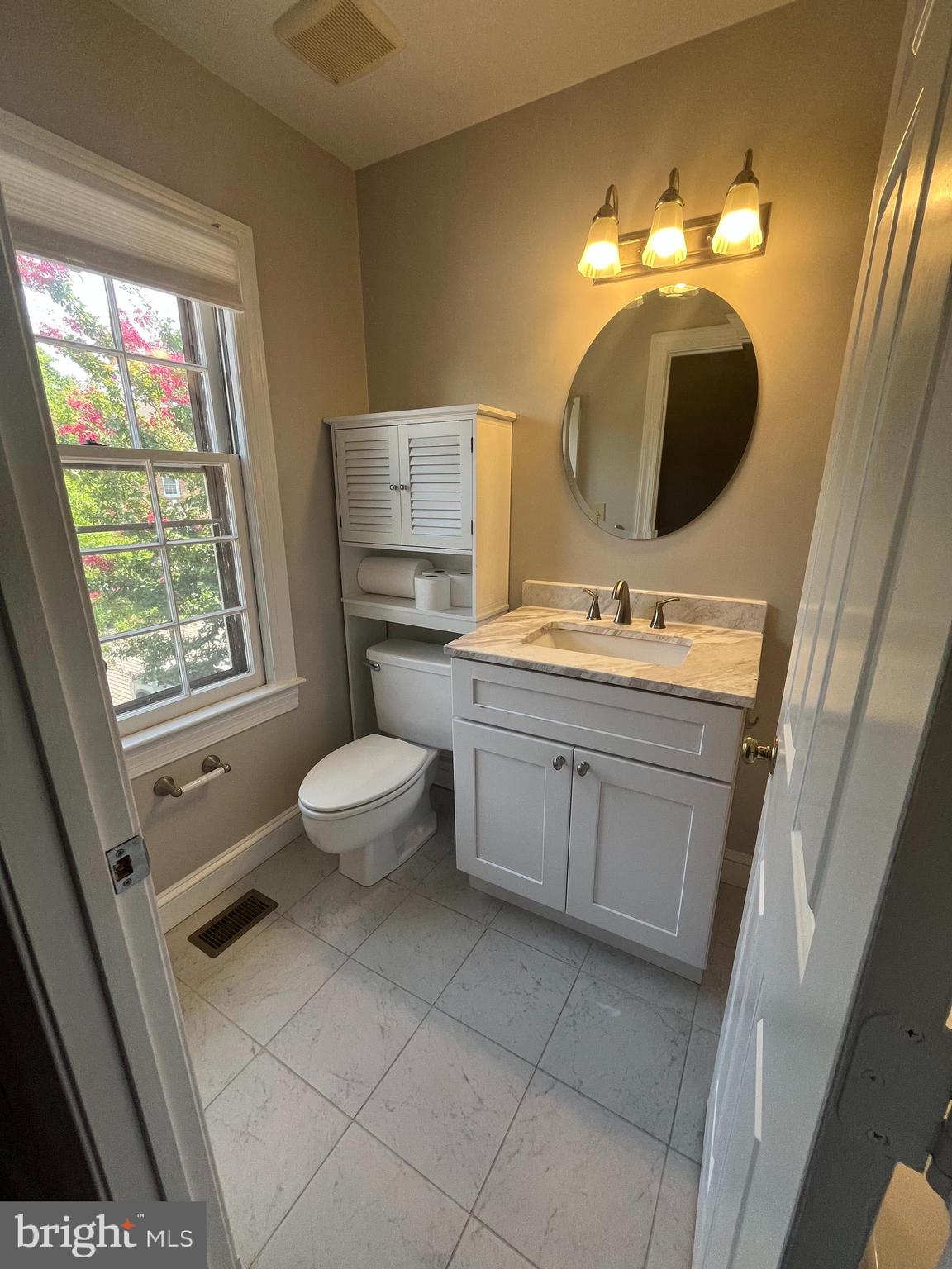 TOBACCO QUAY - Residential Lease