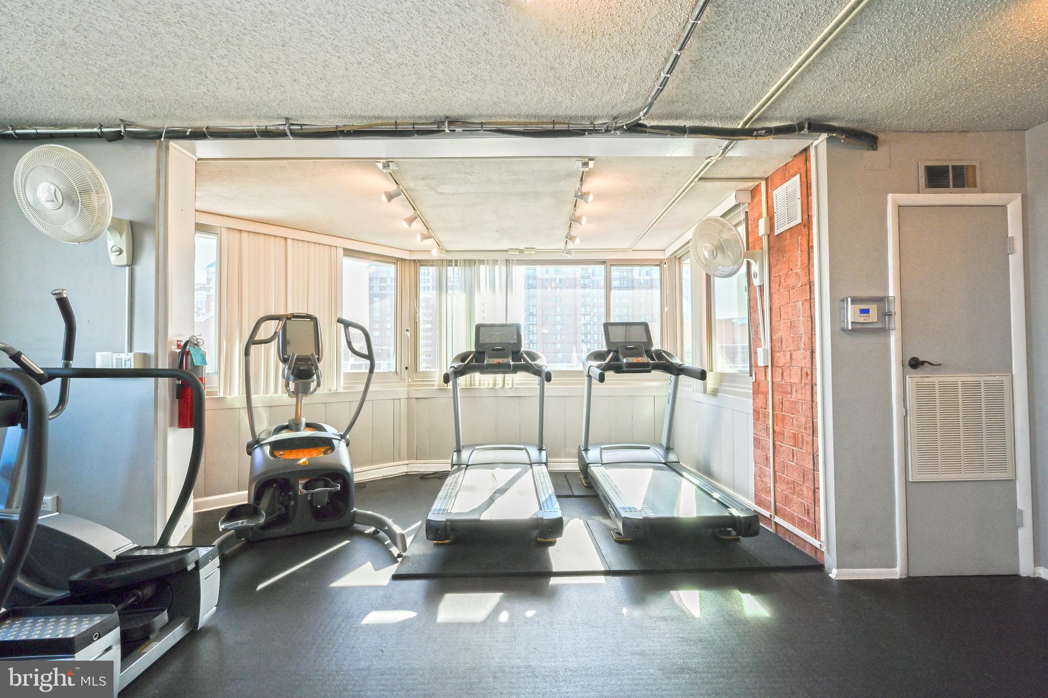 WESTVIEW AT BALLSTON METRO - Residential