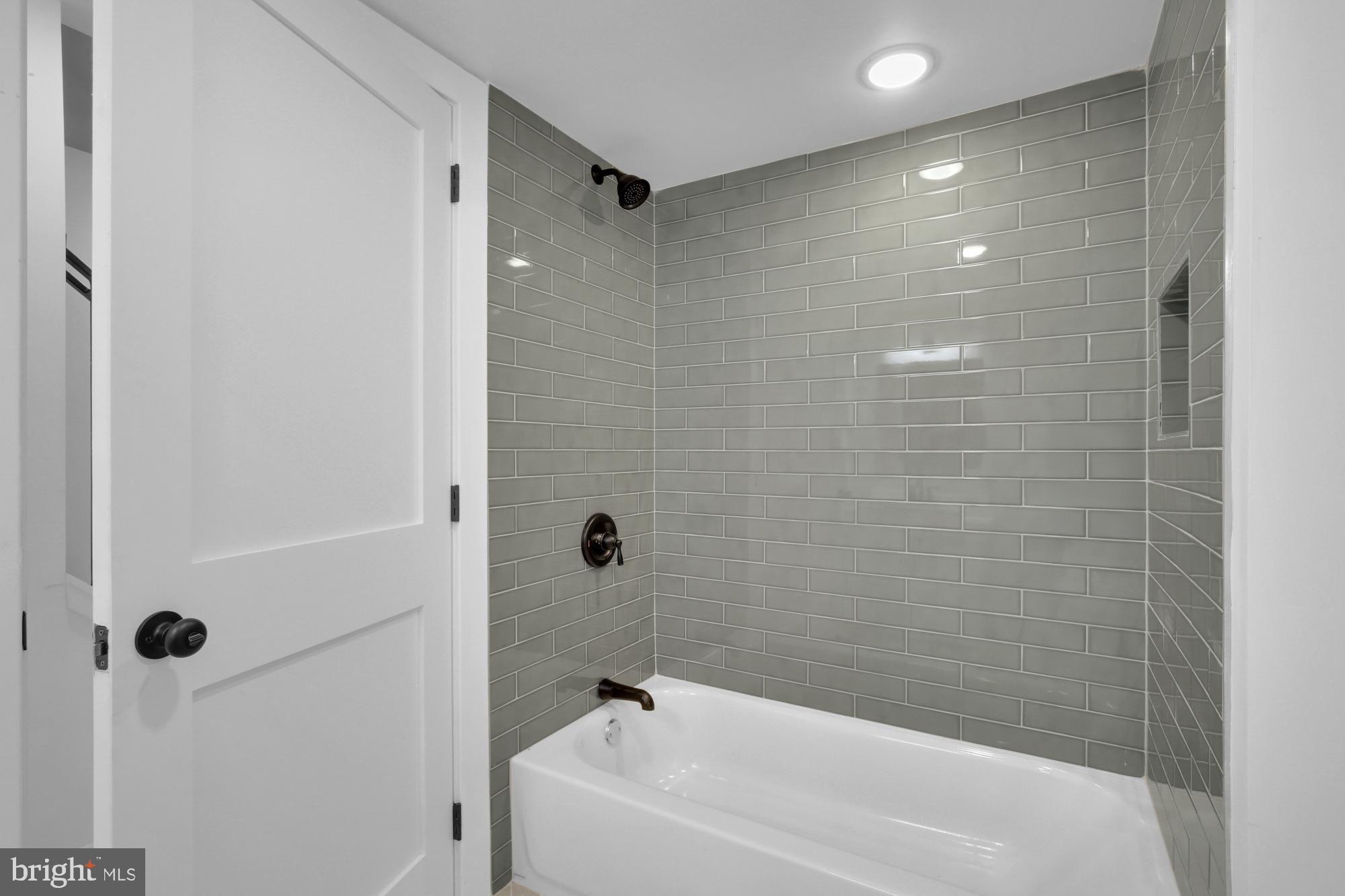 EAST KENSINGTON - Residential Lease