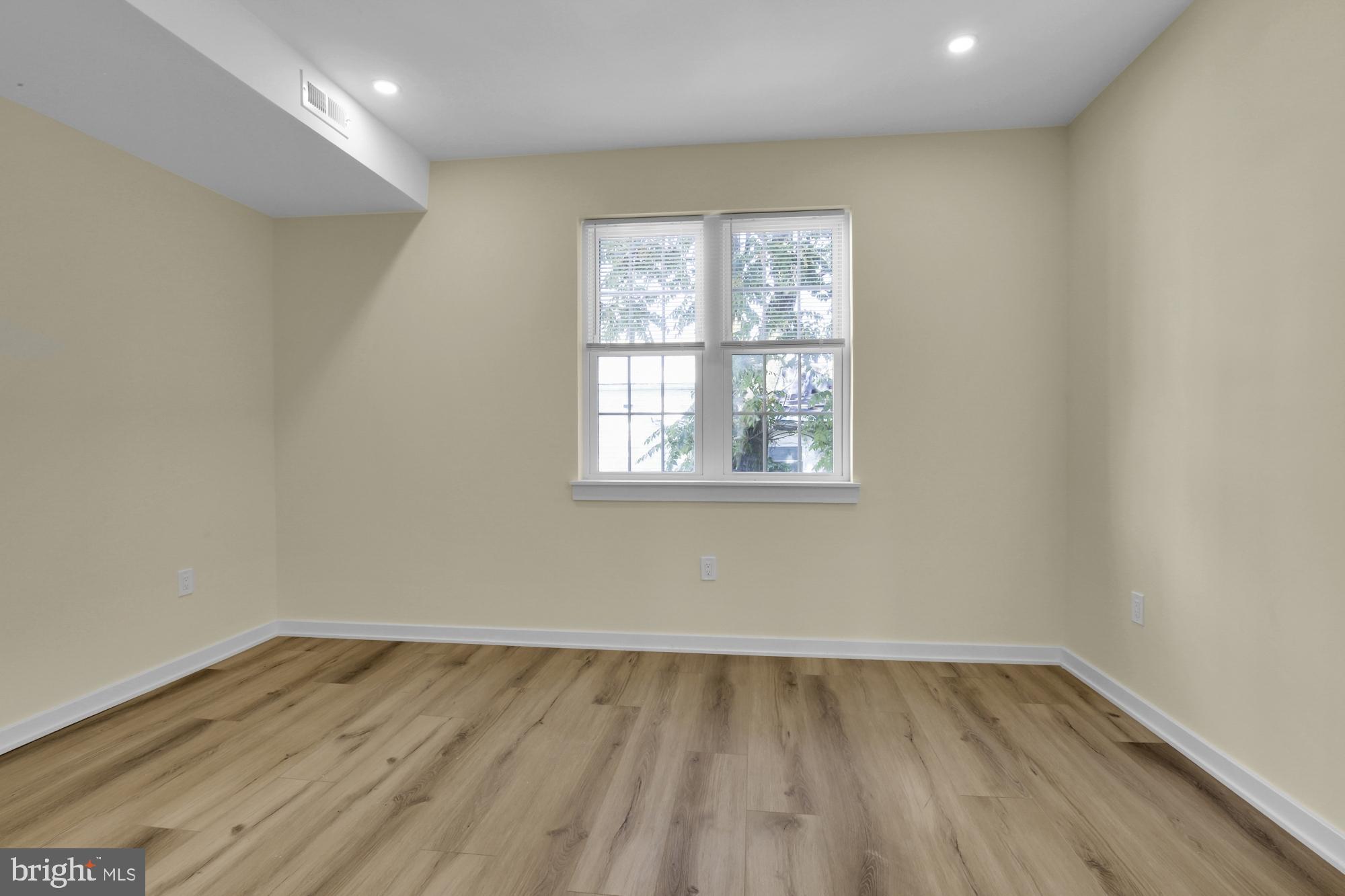 EAST KENSINGTON - Residential Lease