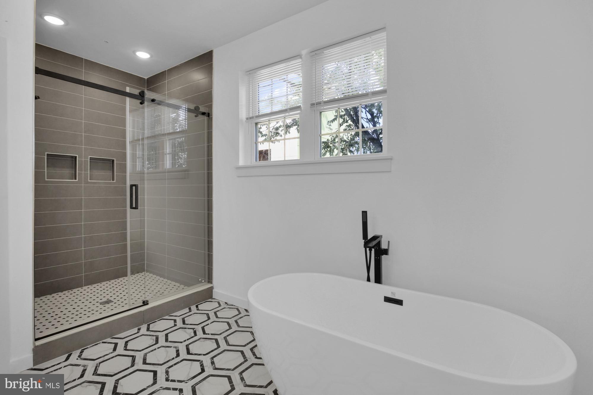 EAST KENSINGTON - Residential Lease