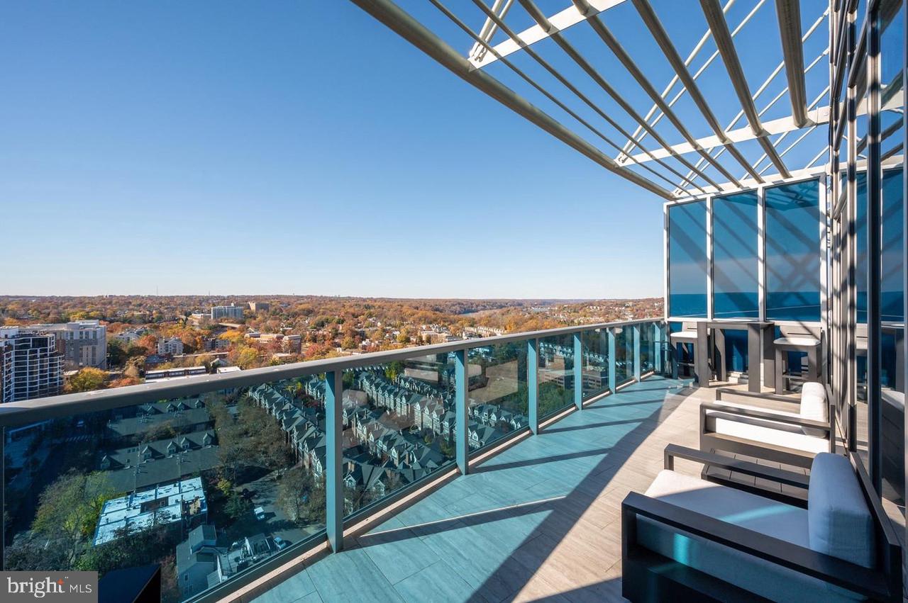 TURNBERRY TOWER - Residential