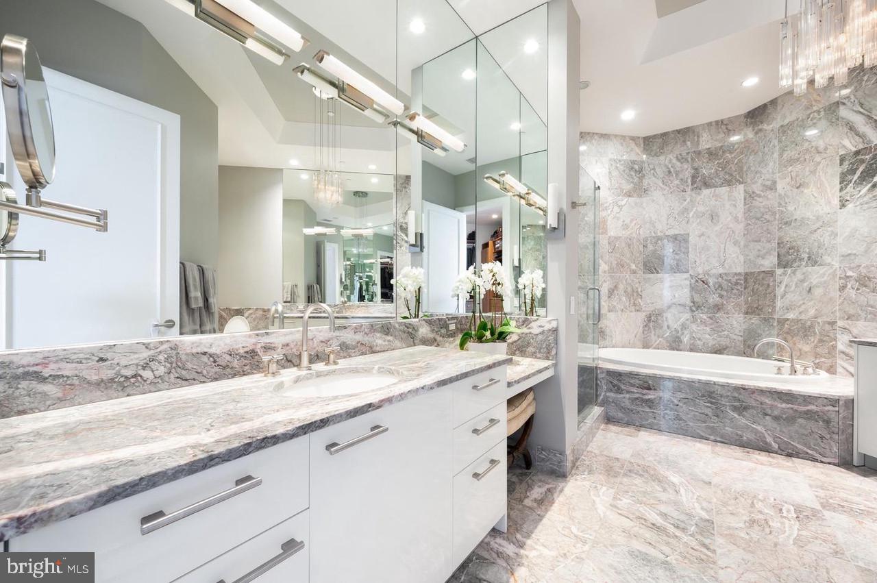 TURNBERRY TOWER - Residential