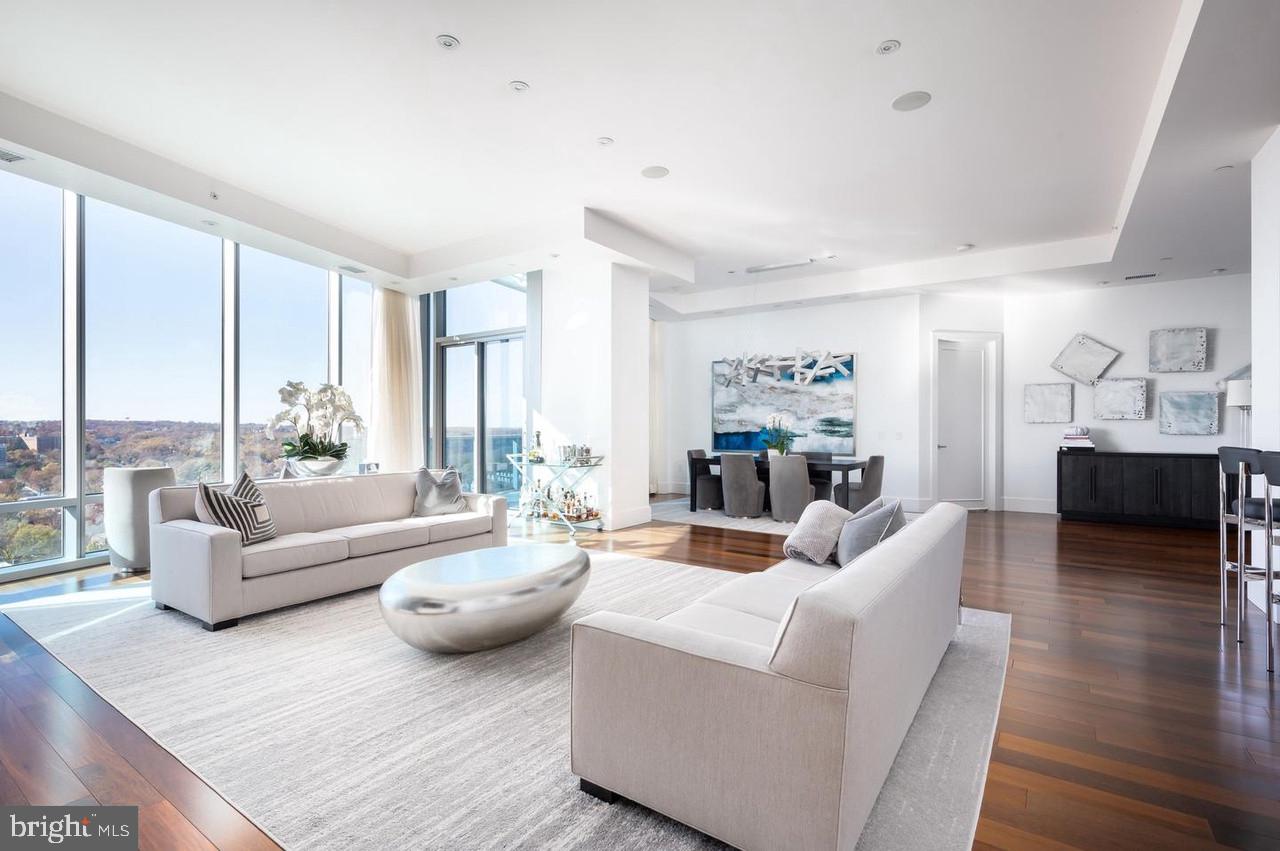 TURNBERRY TOWER - Residential