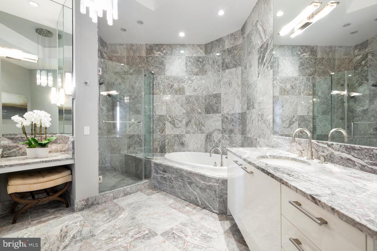 TURNBERRY TOWER - Residential