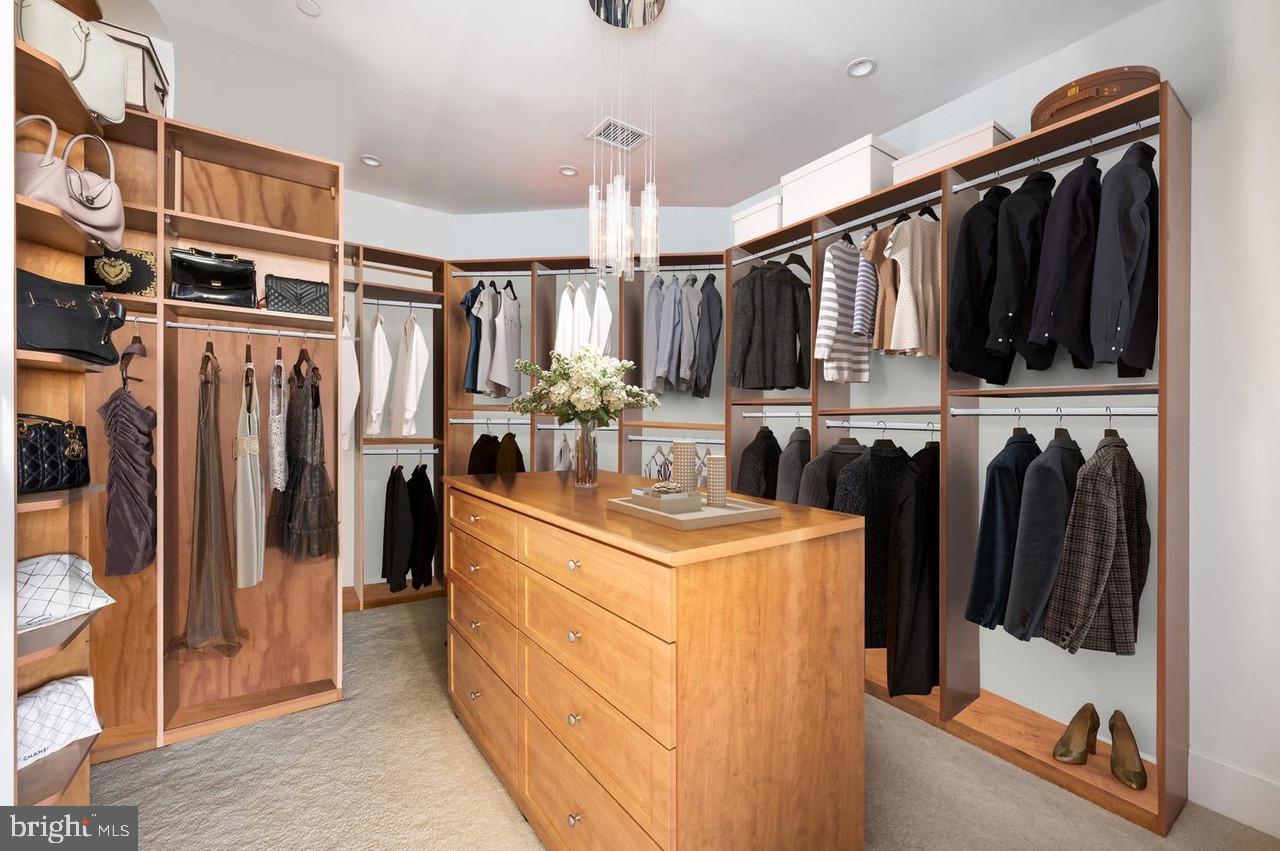 TURNBERRY TOWER - Residential