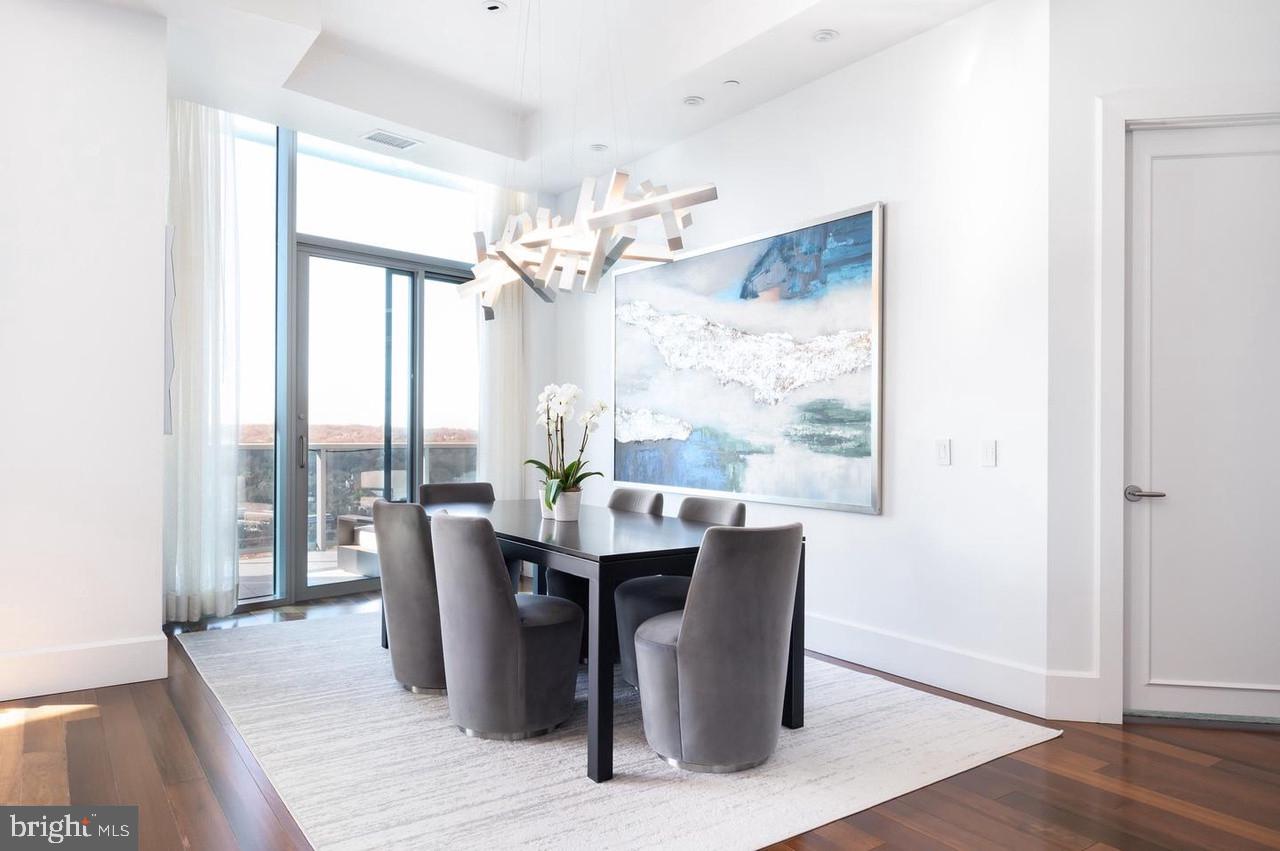 TURNBERRY TOWER - Residential