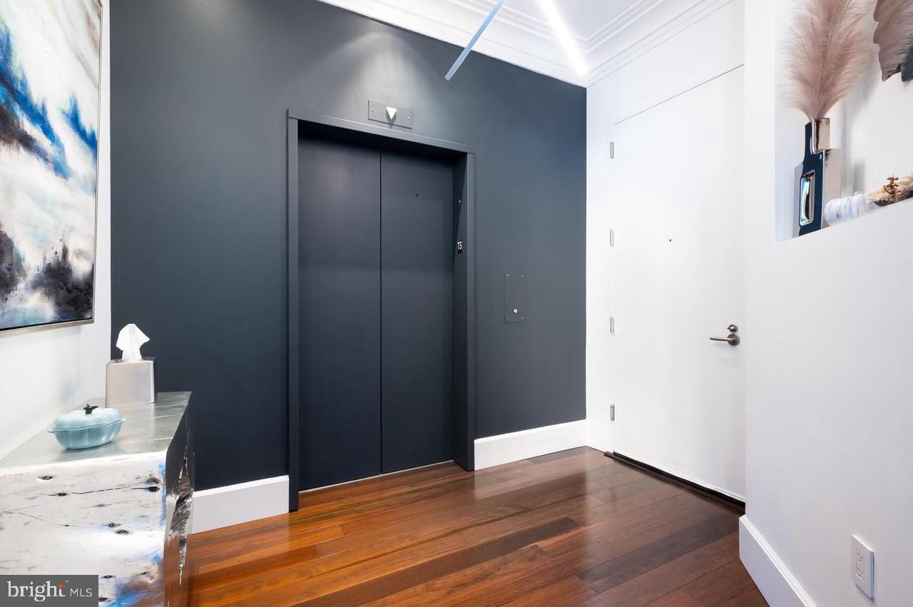 TURNBERRY TOWER - Residential