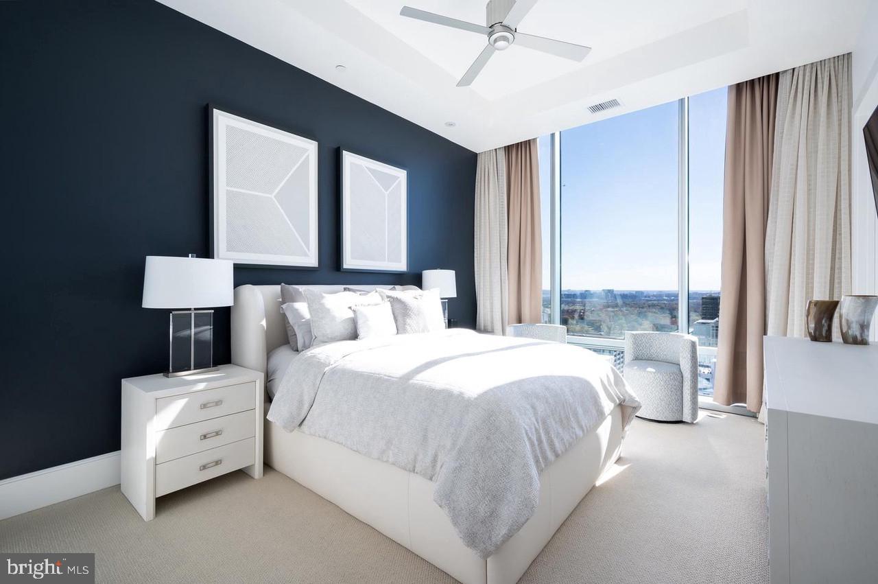 TURNBERRY TOWER - Residential