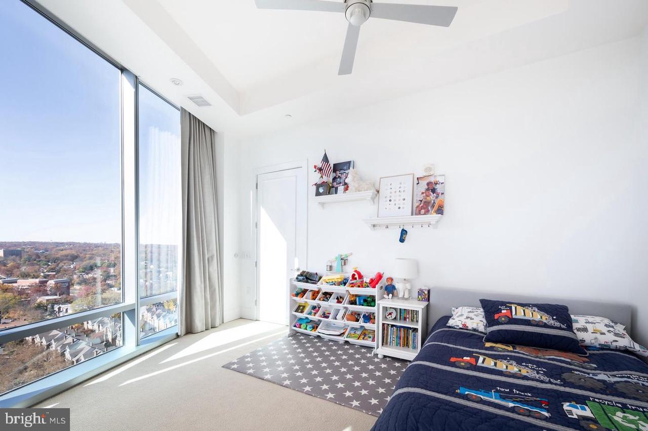 TURNBERRY TOWER - Residential