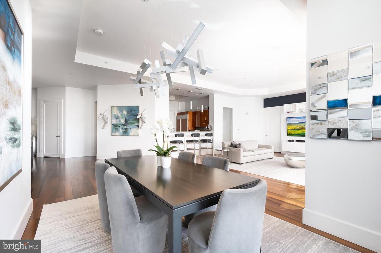 TURNBERRY TOWER - Residential