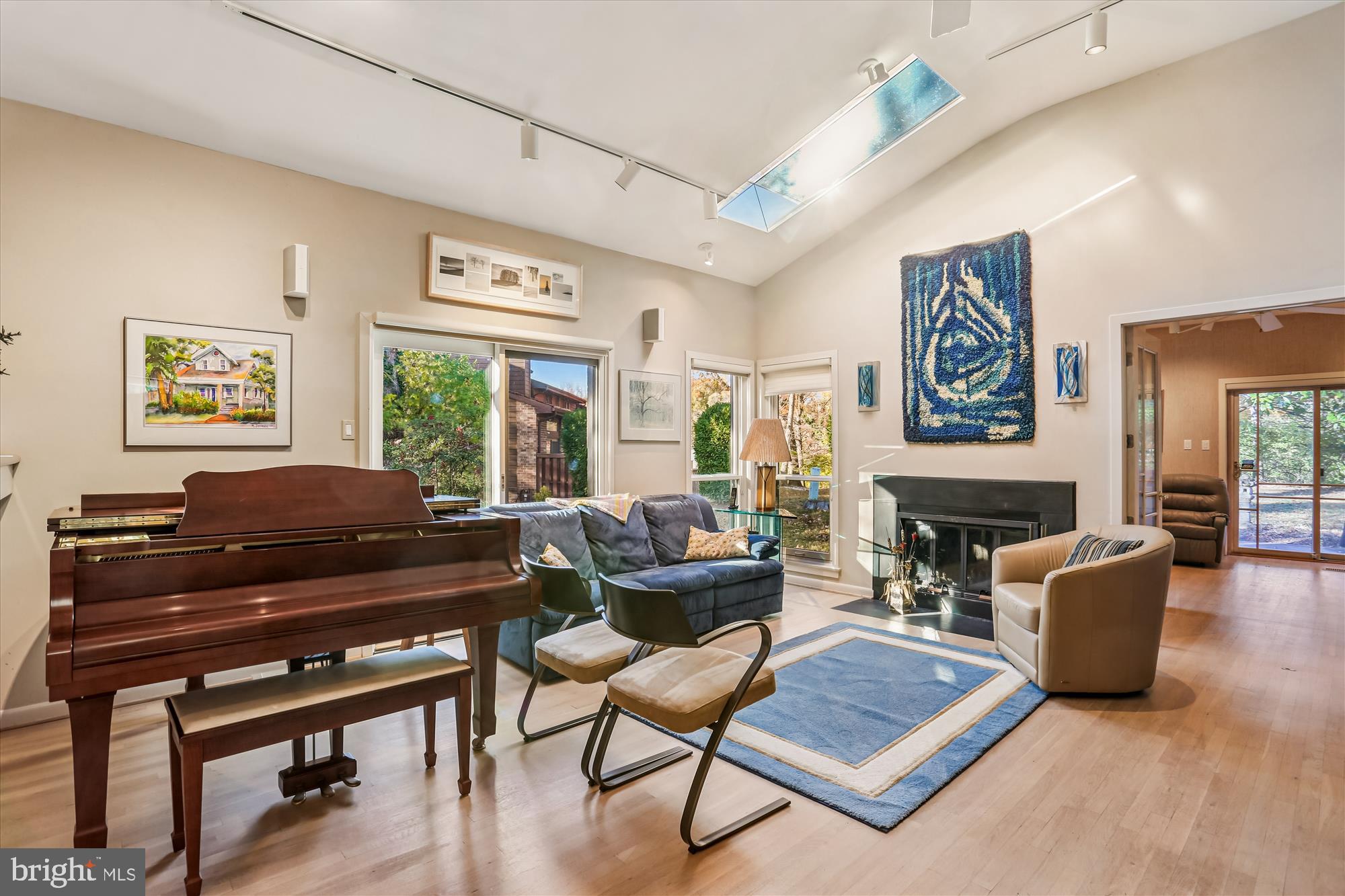 5229 STRATHMORE AVENUE