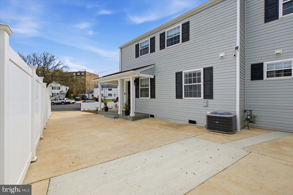 858 S HARRISON STREET