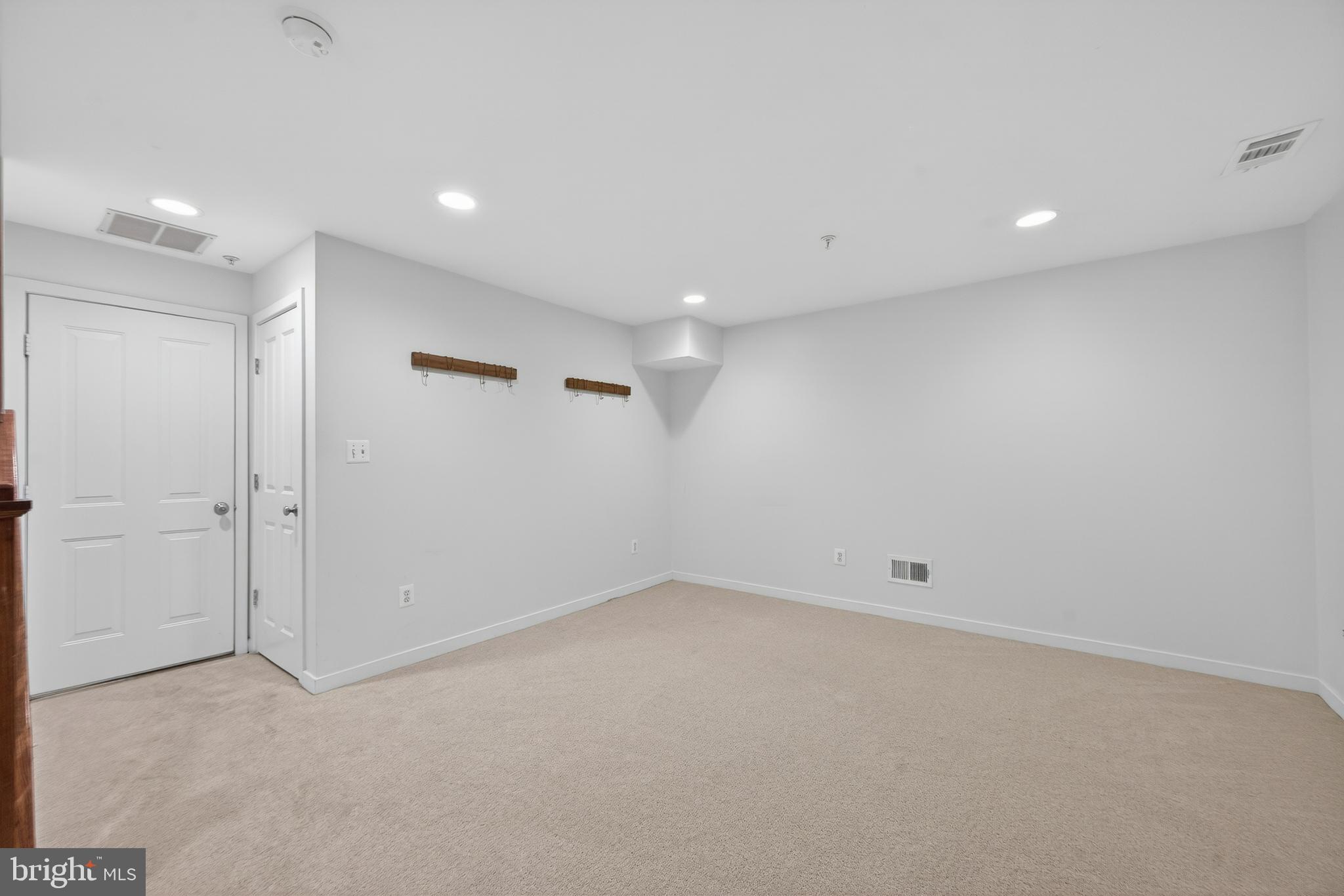 CLARENDON PARK - Residential