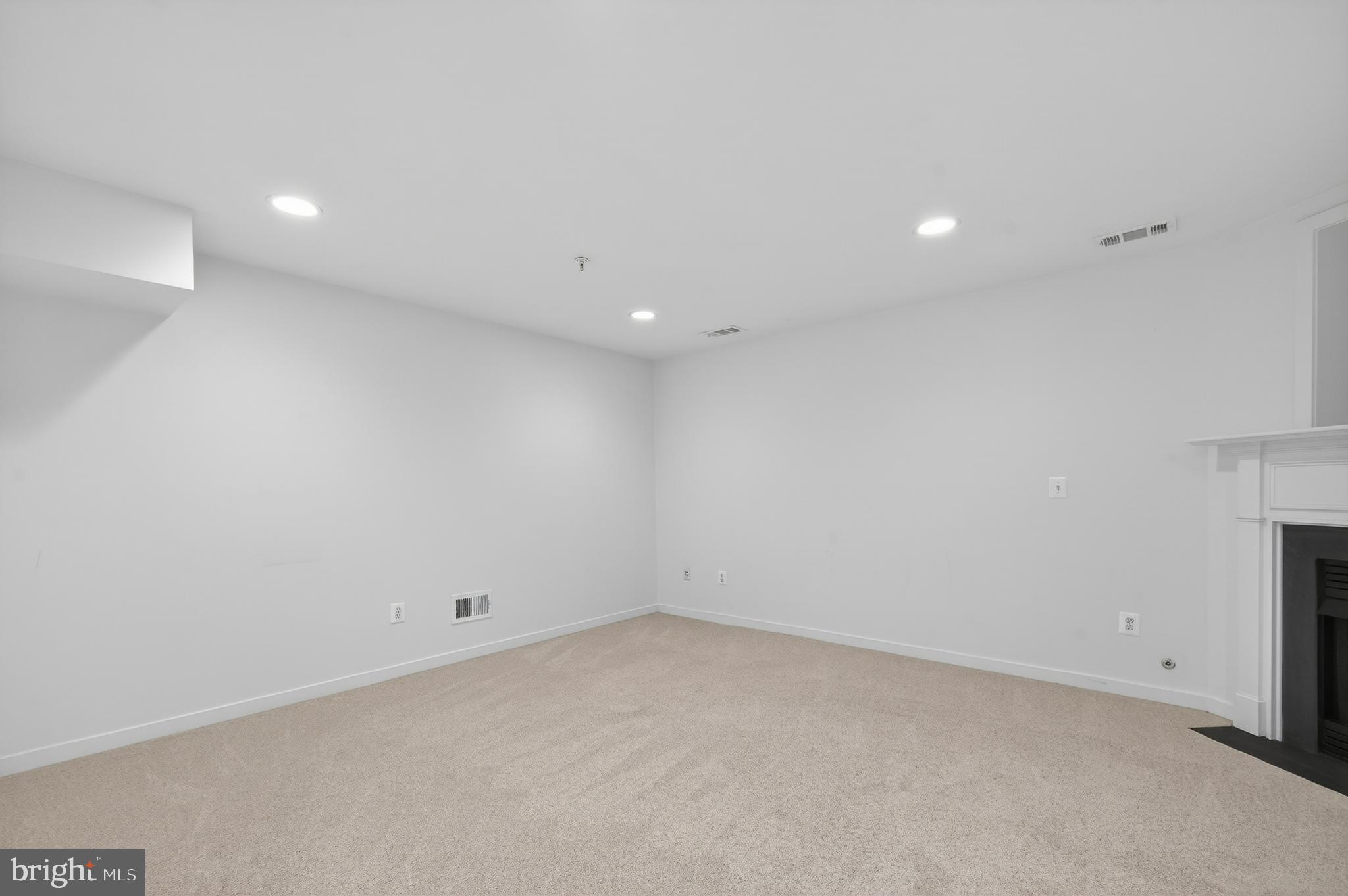 CLARENDON PARK - Residential