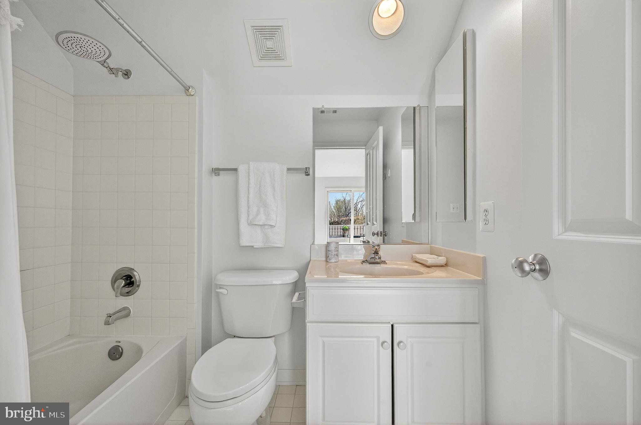 CLARENDON PARK - Residential